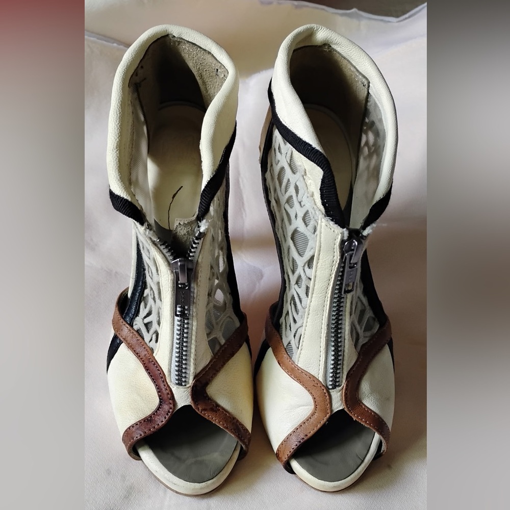 Stylish Women's Zipper Ankle Boots